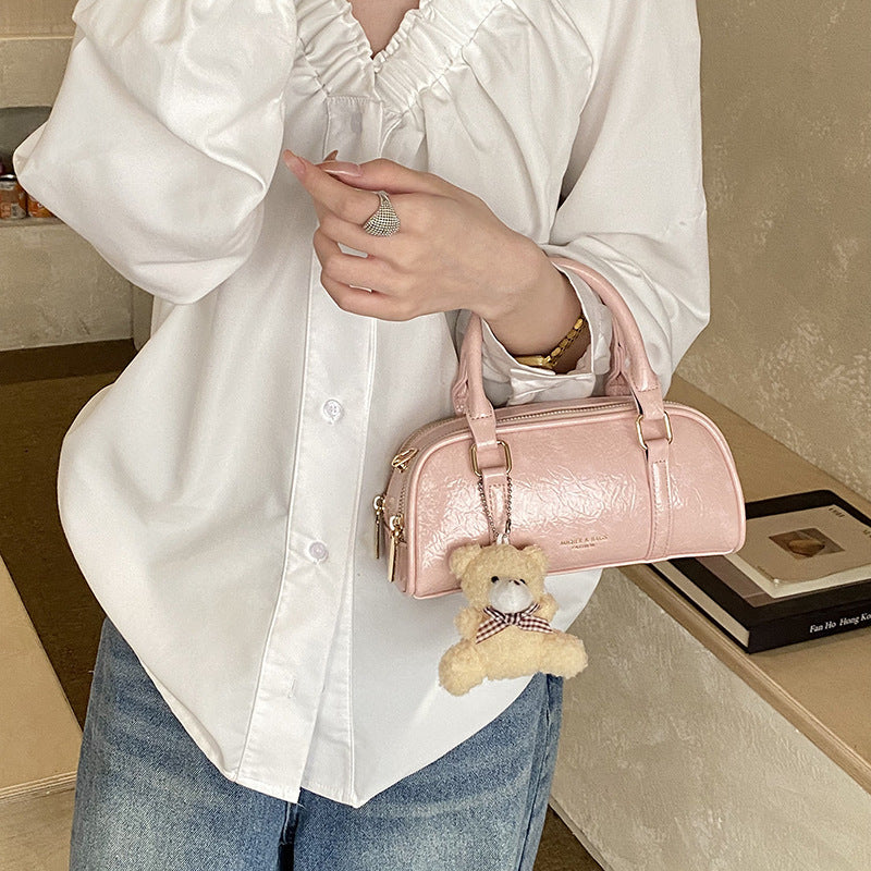 Damen Mini-Handtasche mit verspieltem Teddy-Anhänger Nord Taschen