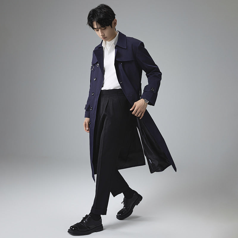 Herren Moderner Tech-Trenchcoat mit Doppelreihiger Knopfleiste, Bindegürtel und dezenten Ringdetails Nord Taschen