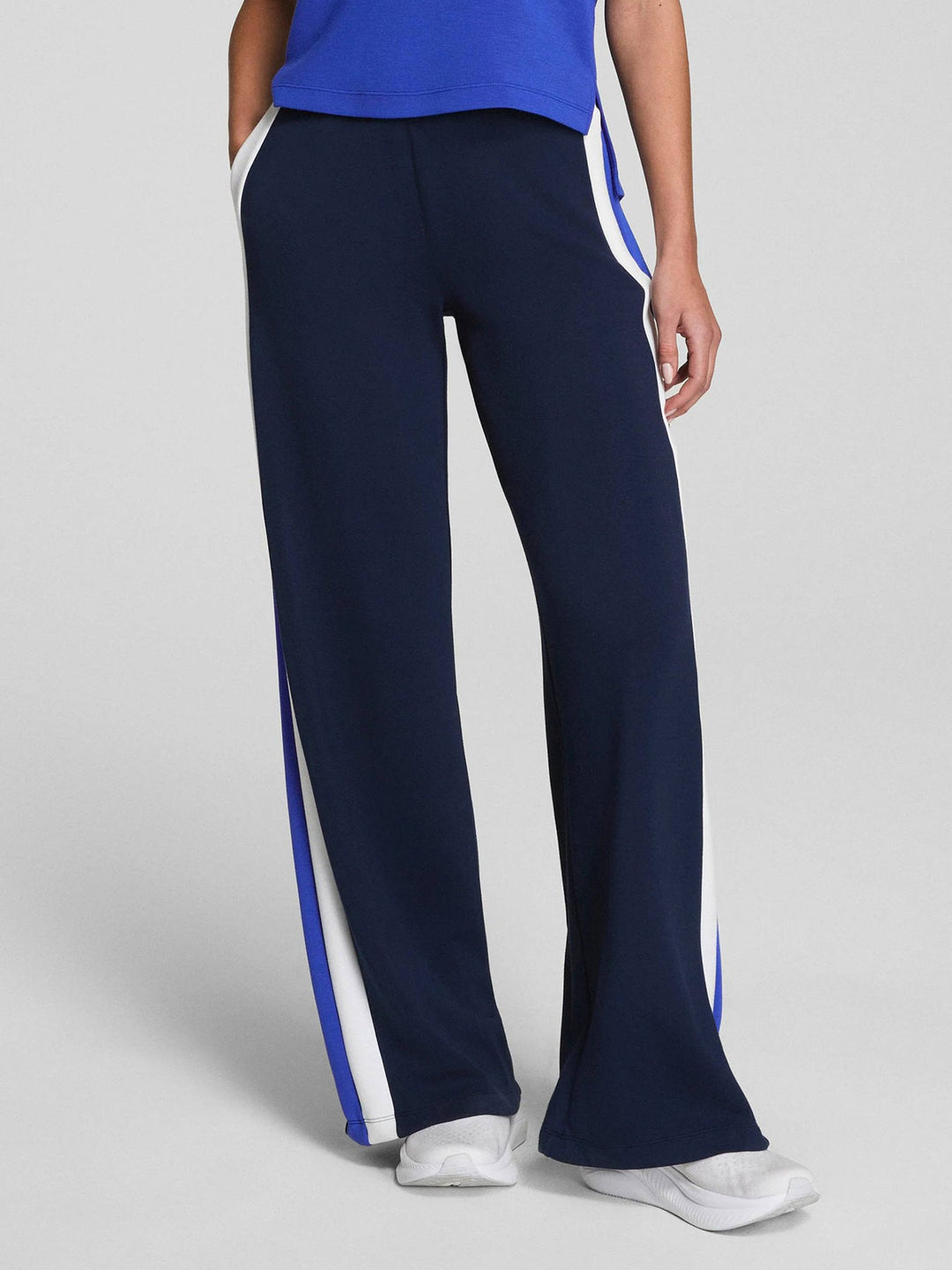 Damen Sportliche lange Hose mit seitlichen Kontraststreifen Nord Taschen