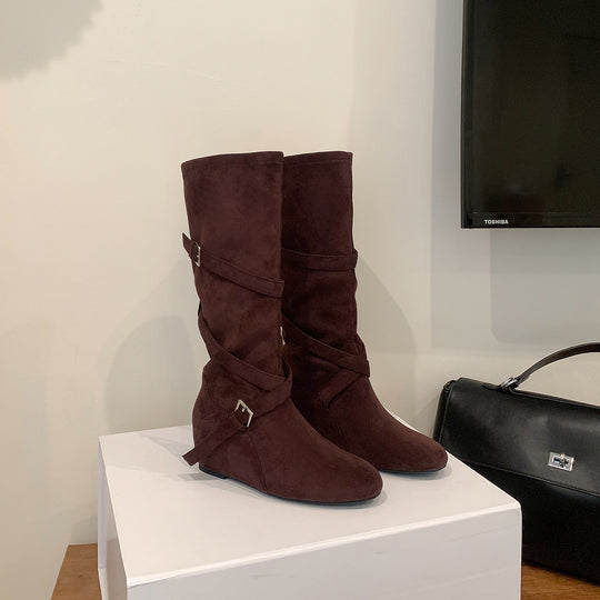 Damen Kniehohe Velourslederstiefel mit Wickelriemen und flachem Keilabsatz Nord Taschen