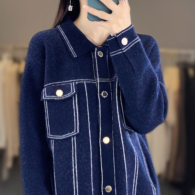 Damen Oversize-Strickjacke im Jeansjacken‑Look mit kontrastierenden Nahtdetails und Brusttasche Nord Taschen