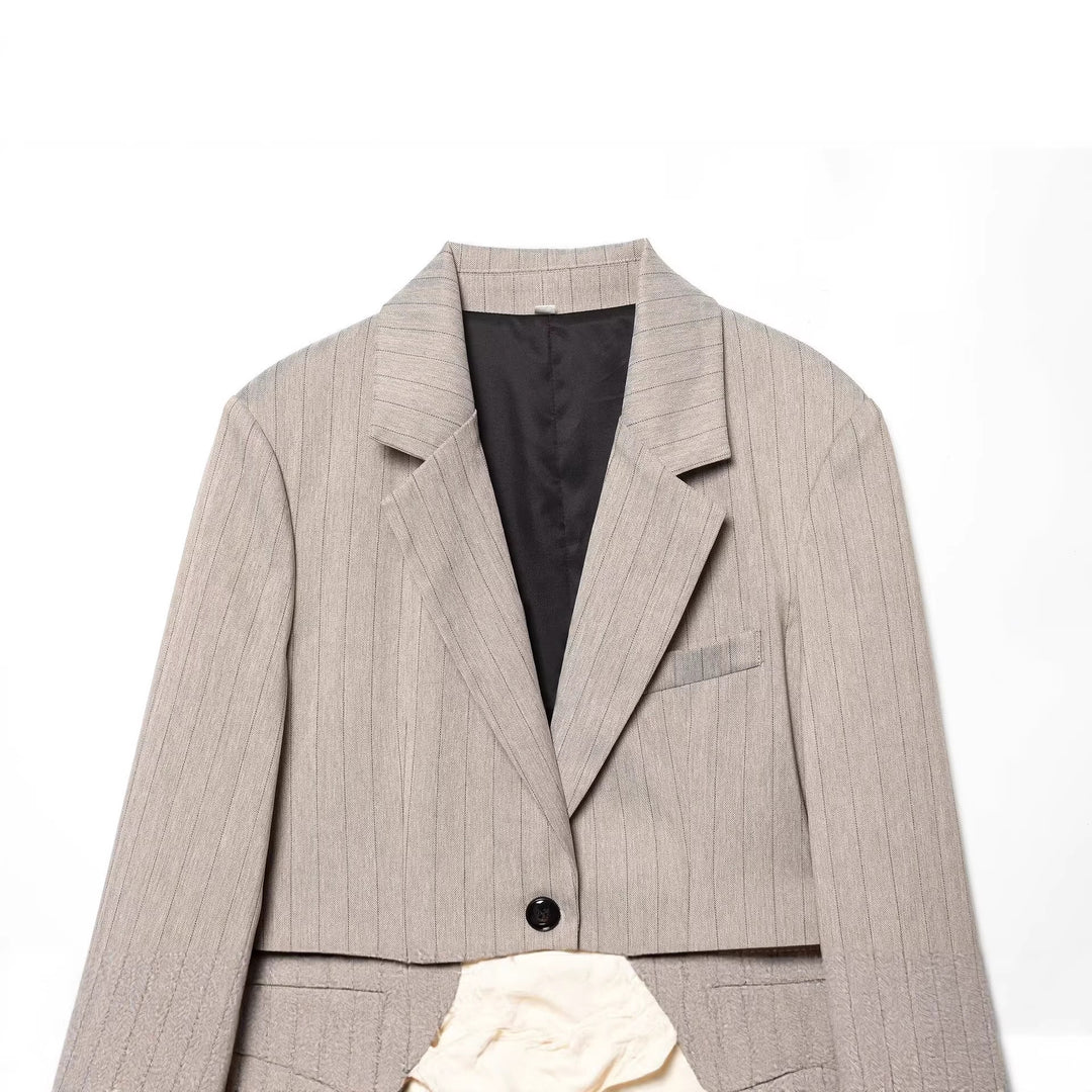 Damen Taillierter Nadelstreifen-Blazer mit Kontrastgürtel und Reverskragen Nord Taschen