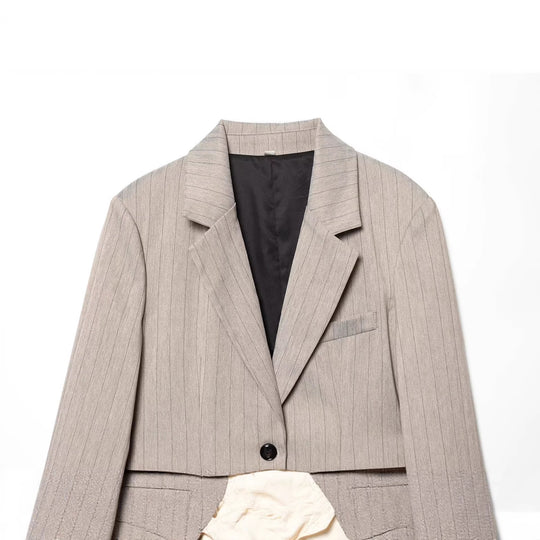 Damen Taillierter Nadelstreifen-Blazer mit Kontrastgürtel und Reverskragen Nord Taschen
