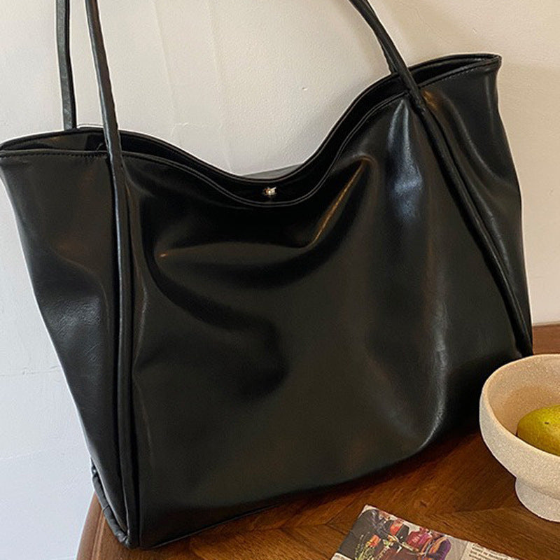 Damen Umhängetasche aus hochwertigem Kunstleder mit elegantem, geschwungenem Design Nord Taschen