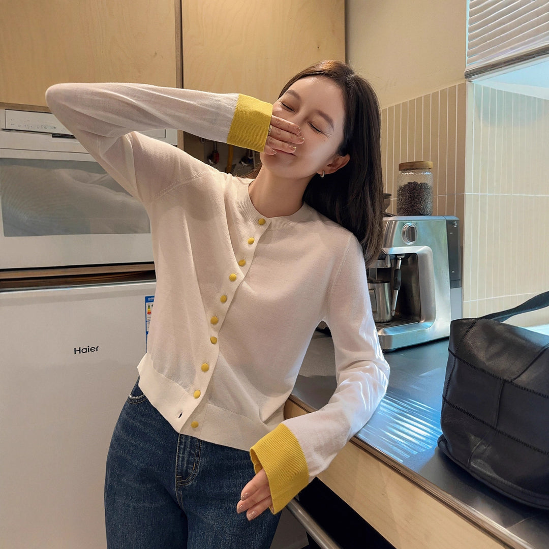 Damen Asymmetrischer Feinstrick-Cardigan mit Kontrastknöpfen und Daumenlochbündchen Nord Taschen