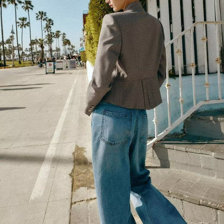 Damen Taillierter Cropped-Blazer mit Stehkragen und dekorativer Zierknopfleiste Nord Taschen