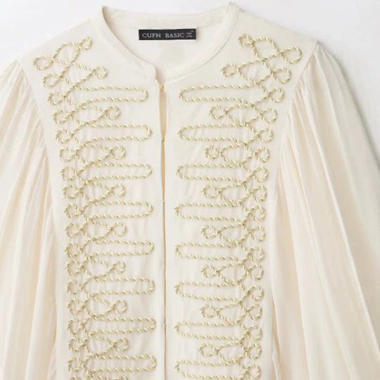 Damen Kurzbluse im Folklore‑Militärstil mit voluminösen Bischofärmeln Nord Taschen