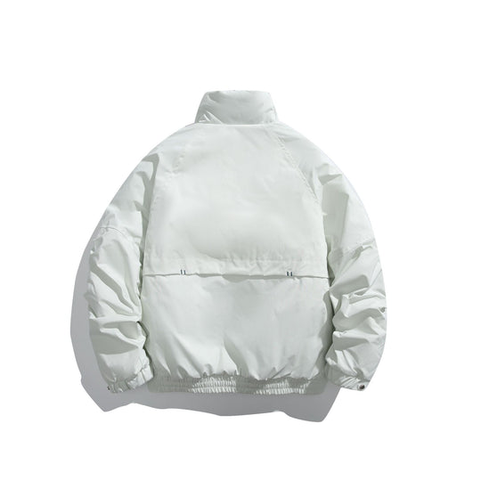 Unisex Kurz geschnittene wattierte Boxy‑Bomberjacke mit hohem Stehkragen und diagonalen Pattentaschen Nord Taschen