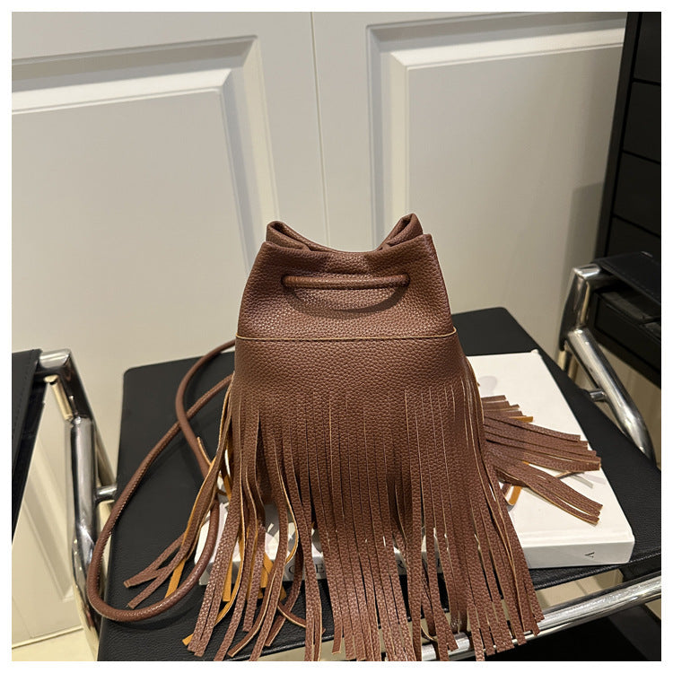 Damen Beuteltasche mit fransigem Design und praktischem Kordelzug Nord Taschen