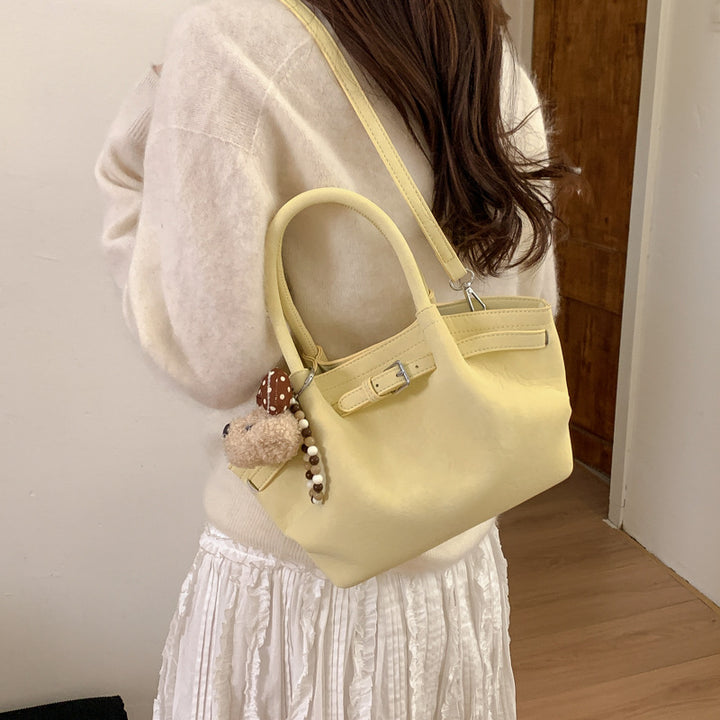 Damen elegante Handtasche mit verspieltem Tieranhänger Nord Taschen