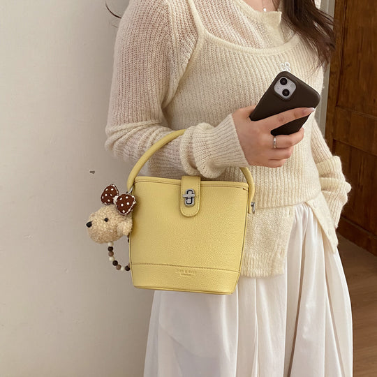 Damen Bucket Bag mit praktischem Tragegriff und abnehmbarem Anhänger Nord Taschen