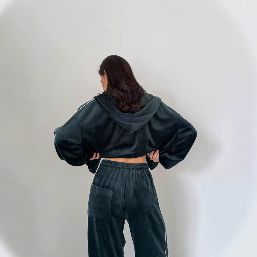 Damen dreiteiliges Samt-Lounge-Set mit Bandeau-Top, Kapuzen-Zipjacke und weiter High-Waist Palazzo-Hose Nord Taschen