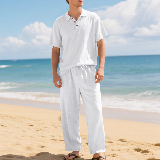 Herren nan luftiges Leinen-Ensemble mit Polokragen und regulierbarer Bundhose