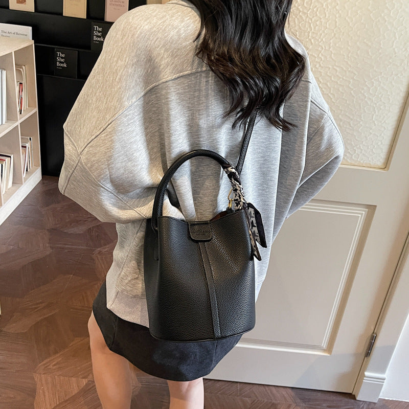 Damen Hobo-Tasche aus hochwertigem Leder mit modernem Kordelzug Nord Taschen