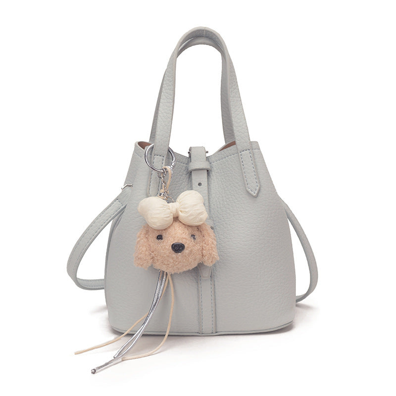 Damen Hobo-Tasche mit verspieltem Plüschanhänger Nord Taschen
