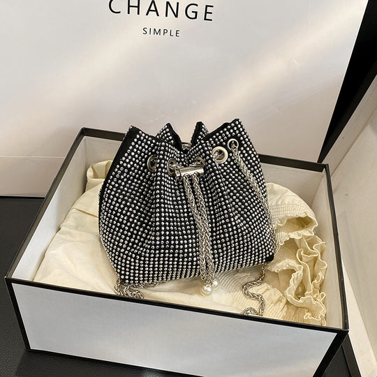 Damen Glamouröse Beuteltasche mit Strassbesatz Nord Taschen