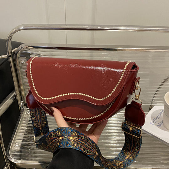 Damen Umhängetasche mit verzierten Kettendetails und dekorativem Schulterriemen Nord Taschen