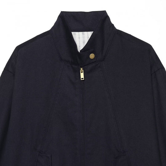 Damen Kurzes Blousonjacke im Clean‑Look mit Stehkragen, goldfarbenen Beschlägen und kontrastierenden Manschetten Nord Taschen