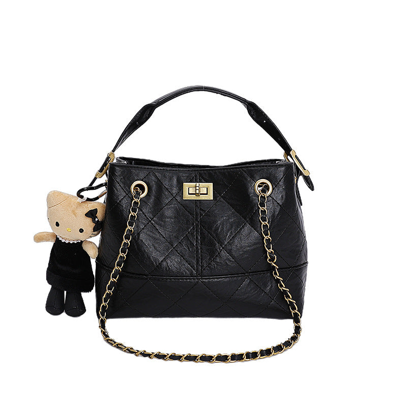 Damen Umhängetasche mit elegantem Kettenakzent und niedlichem Anhänger Nord Taschen