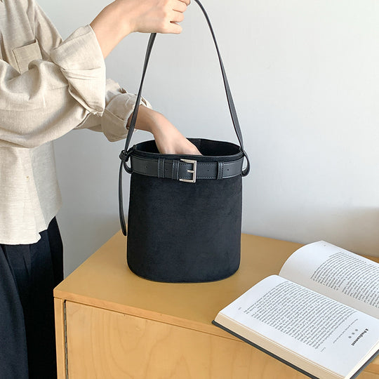 Damen Hobo-Tasche mit luxuriösem Wildleder und verstellbarem Gurt Nord Taschen