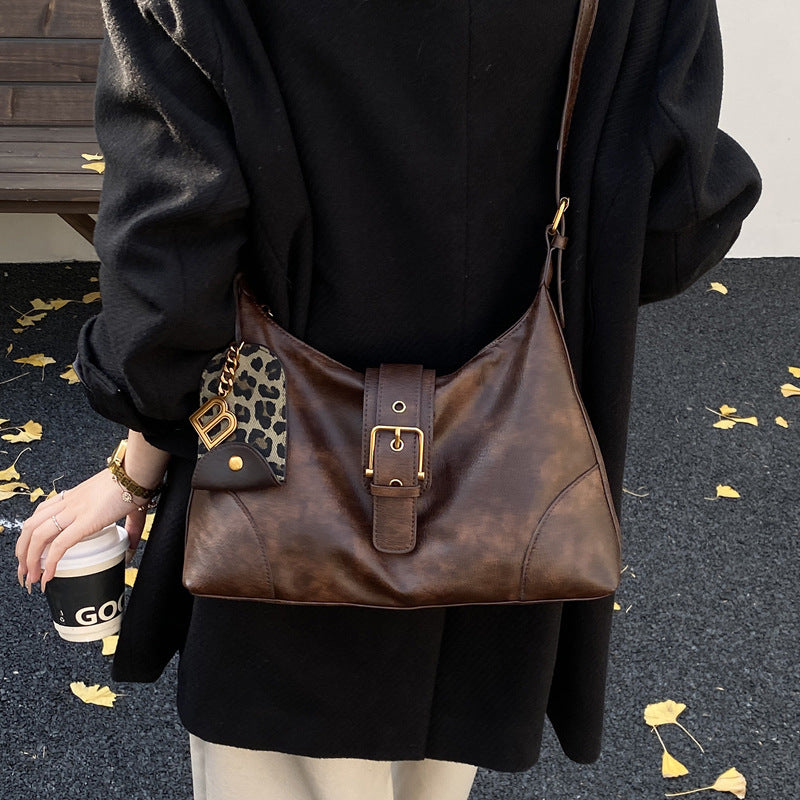 Damen elegante Schultertasche mit modischen Nietenakzenten Nord Taschen
