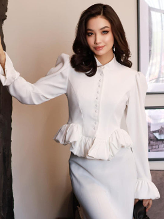 Damen Taillierte Peplum-Bluse mit Stehkragen, bezogener Knopfleiste und Puffärmeln Nord Taschen