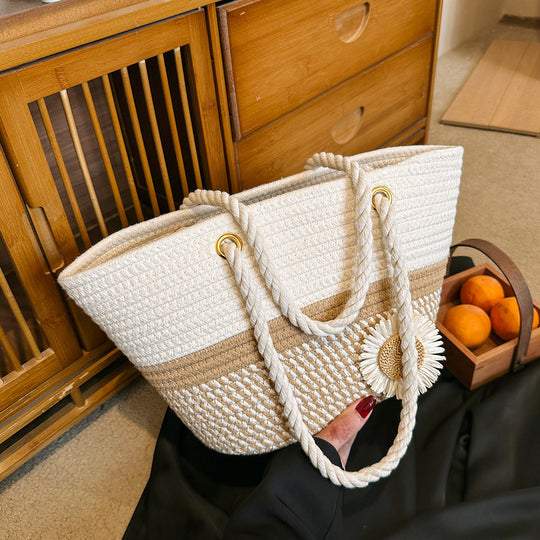 Damen Trendige Strandtasche mit geflochtenen Griffen und dekorativer Blüte Nord Taschen