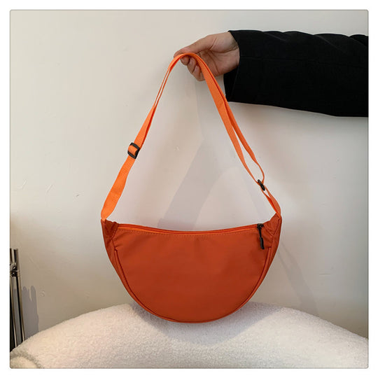 Damen praktische Umhängetasche mit geschwungenem Design Nord Taschen