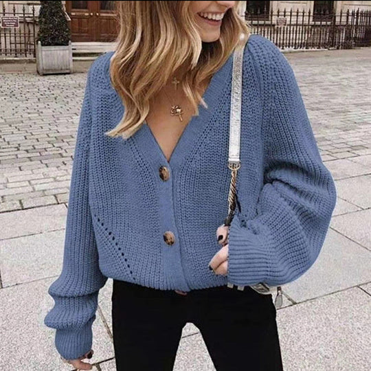 Damen Grobstrickjacke mit eleganten Knopfdetails und überschnittenen Schultern