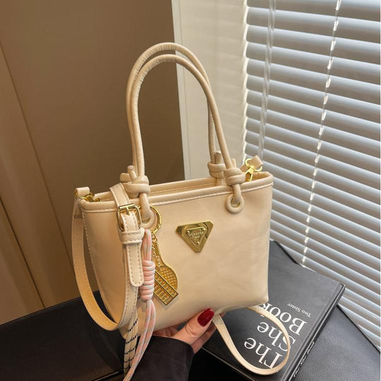 Damen Mini-Handtasche mit edlen Details und praktischem Umhängeriemen | Nord Taschen