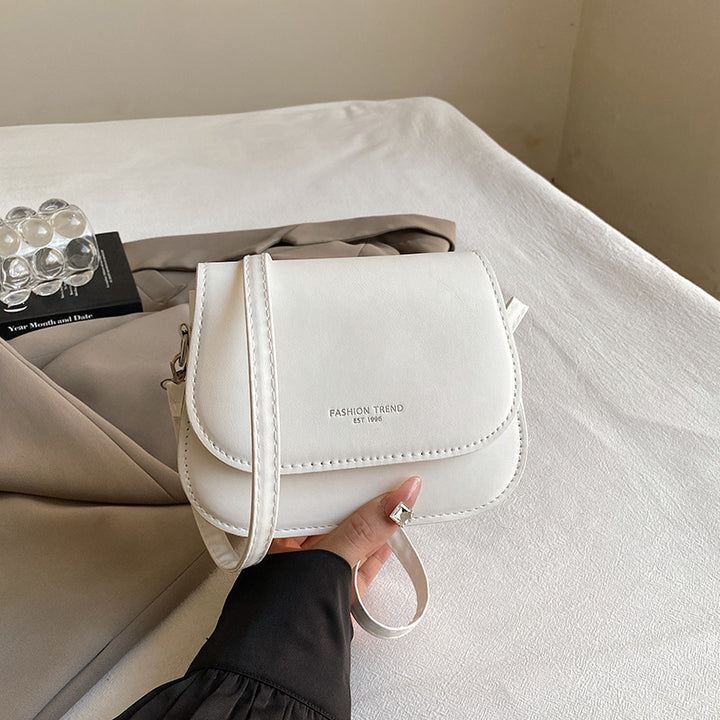 Damen Umhängetasche mit elegantem Klappverschluss und feinem Kunstleder Nord Taschen