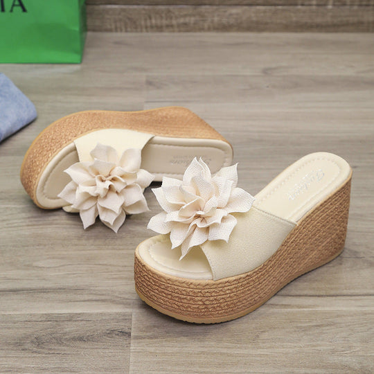 Damen Wedge-Sandalen mit floralen Applikationen und bequemem Fußbett Nord Taschen