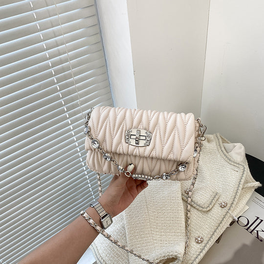 Damen Hobo-Tasche mit eleganter Raffung und glamourösem Kettenakzent Nord Taschen