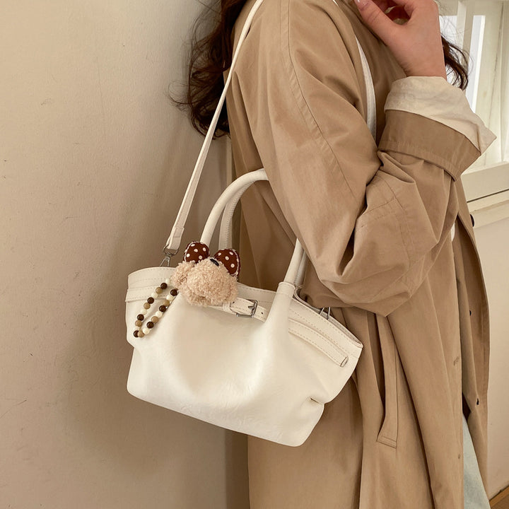 Damen elegante Handtasche mit verspieltem Tieranhänger Nord Taschen