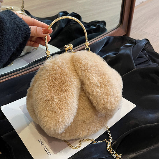 Damen Plüsch Handtasche mit goldenen Akzenten und abnehmbarem Kettenriemen Nord Taschen