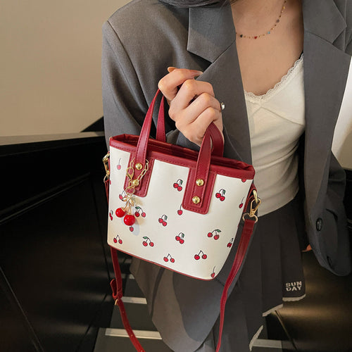 Damen kleine Handtasche mit verspieltem Kirschmotiv Nord Taschen