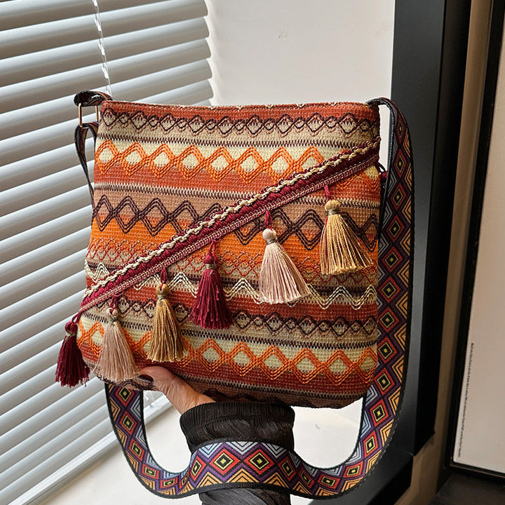 Damen Umhängetasche mit buntem geometrischem Muster und dekorativen Quasten Nord Taschen