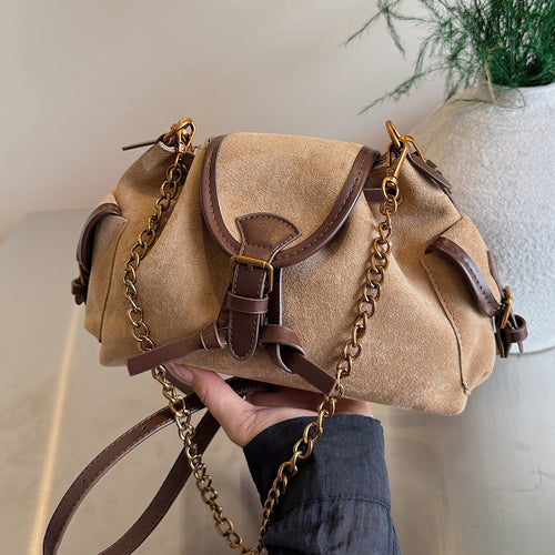 Damen Schultertasche aus hochwertigem Veloursleder mit dekorativen Kettenakzenten Nord Taschen
