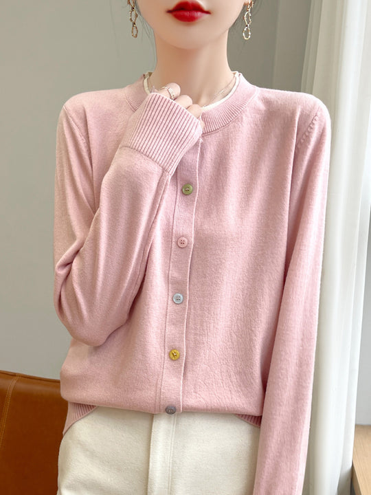 Damen Leichter Feinstrick-Cardigan mit Rundhalsausschnitt und bunten Knöpfen Nord Taschen