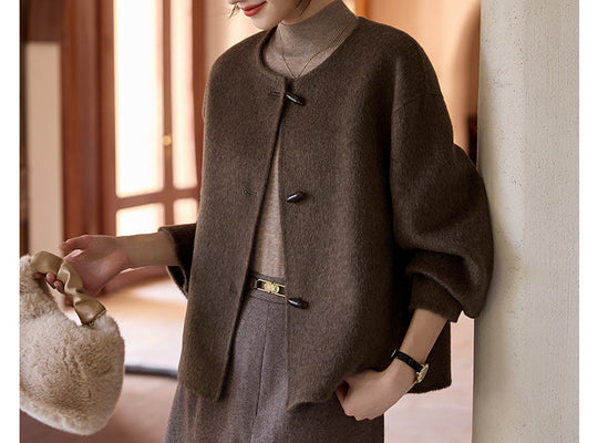Damen Kurze Wollmix-Jacke mit Rundhalsausschnitt, Ballonärmeln und Knebelknöpfen Nord Taschen