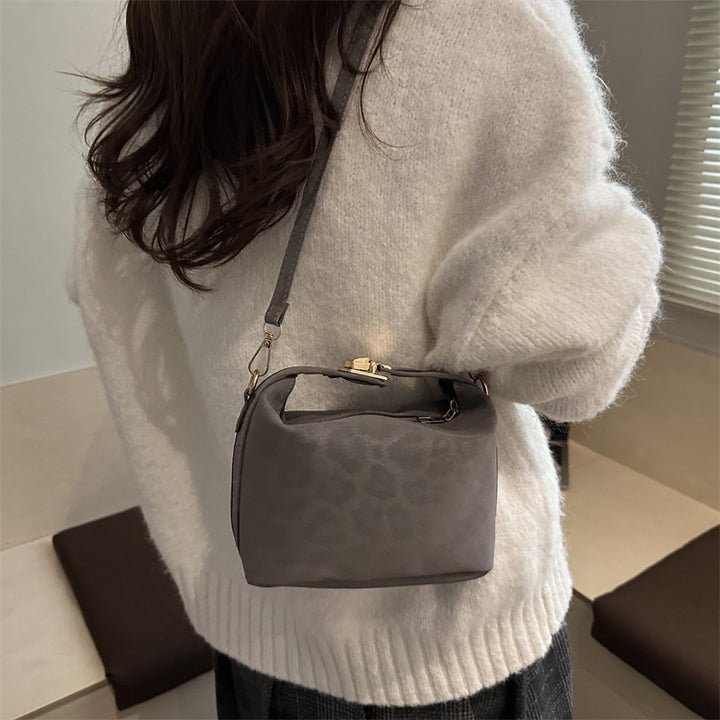 Damentasche mit elegantem Leopardenmuster und wertvollen Details Nord Taschen