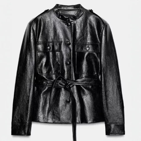 Damen Taillierte Wildlederjacke im Military‑Look mit Stehkragen, aufgesetzten Pattentaschen und verdeckter Knopfleiste Nord Taschen