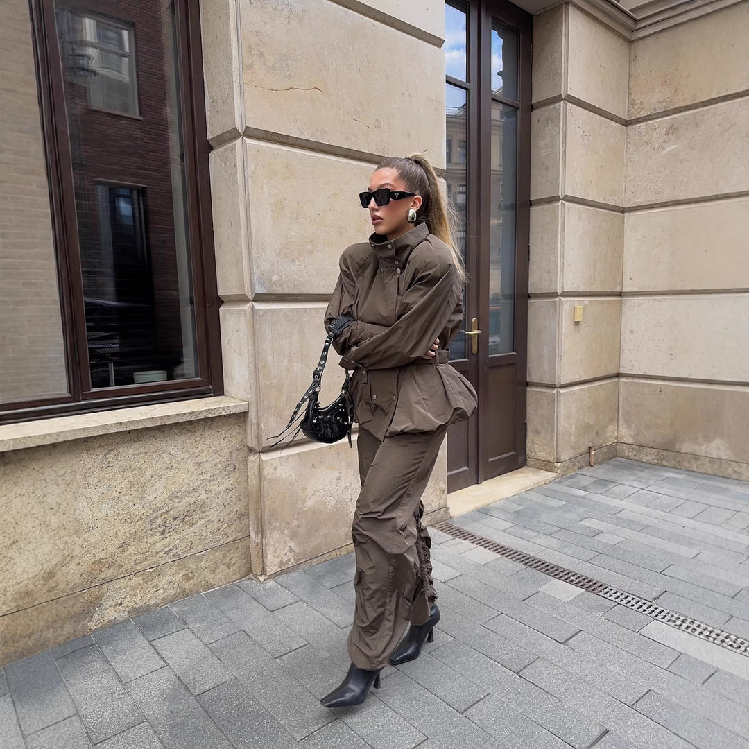 Damen Kurz geschnittener taillierter Trenchcoat mit Stehkragen und Bindegürtel Nord Taschen