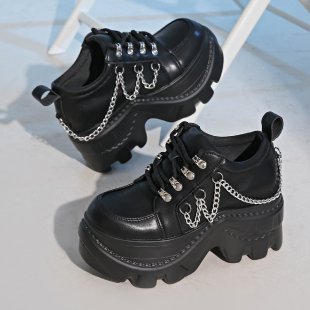 Damen Chunky Sneaker mit glanzvollen Kettenakzenten