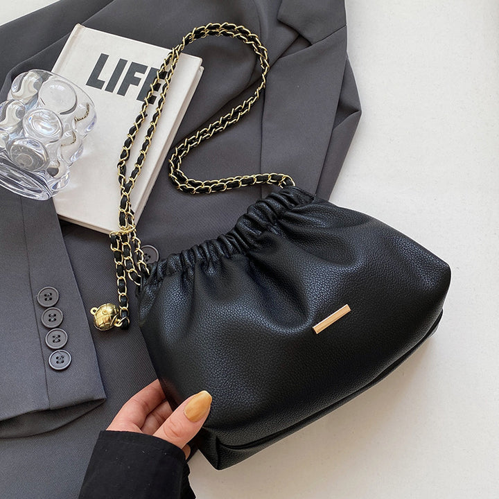 Damen Beuteltasche mit elegantem Faltendesign und charmanten Details Nord Taschen