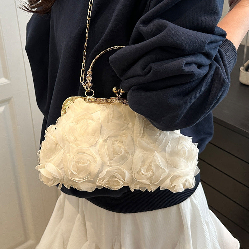 Damen Clutch mit floralen Applikationen und elegantem Kettenverschluss Nord Taschen