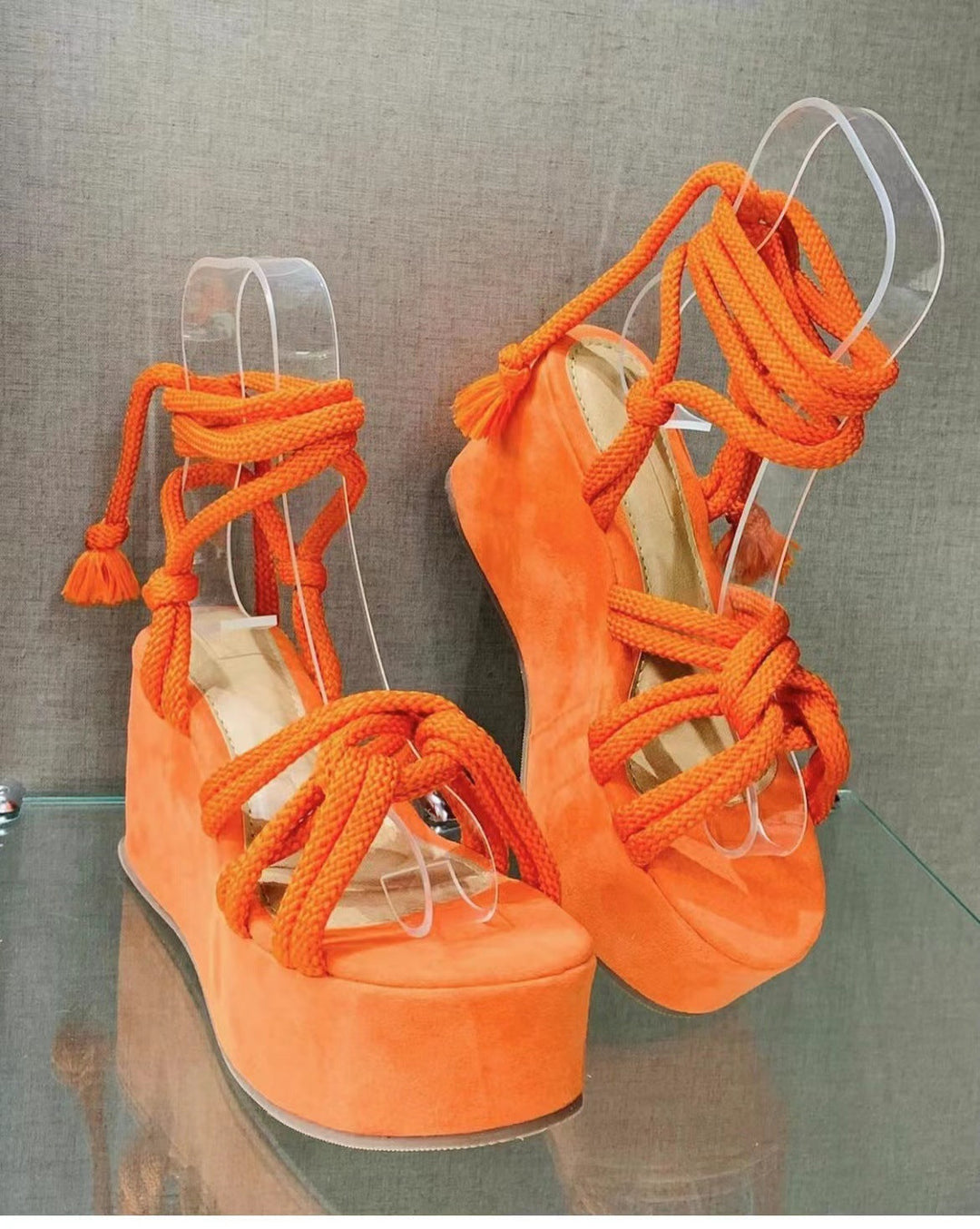 Damen Wedge-Sandalen mit geflochtenem Riemendesign und komfortabler Plateau-Sohle Nord Taschen