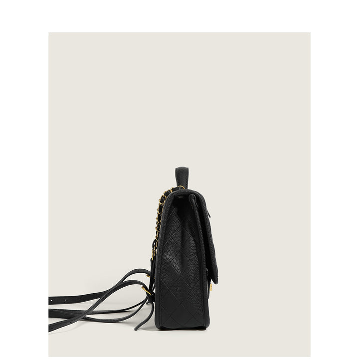 Damen Handtasche mit glänzender Steppung und elegantem Kettenanhänger Nord Taschen