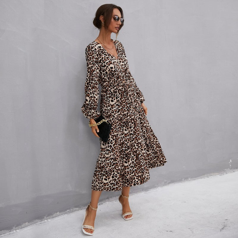 Damen Midikleid aus fließendem Viskose-Mix mit Leopardenmuster, V-Ausschnitt, Bindegürtel und Stufenrock Nord Taschen