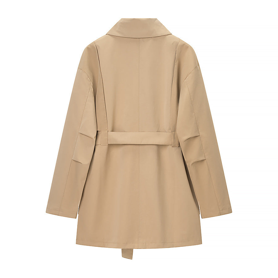 Damen Taillierter Kurzparka mit asymmetrischer Überschlagblende und Utility-Pattentaschen Nord Taschen